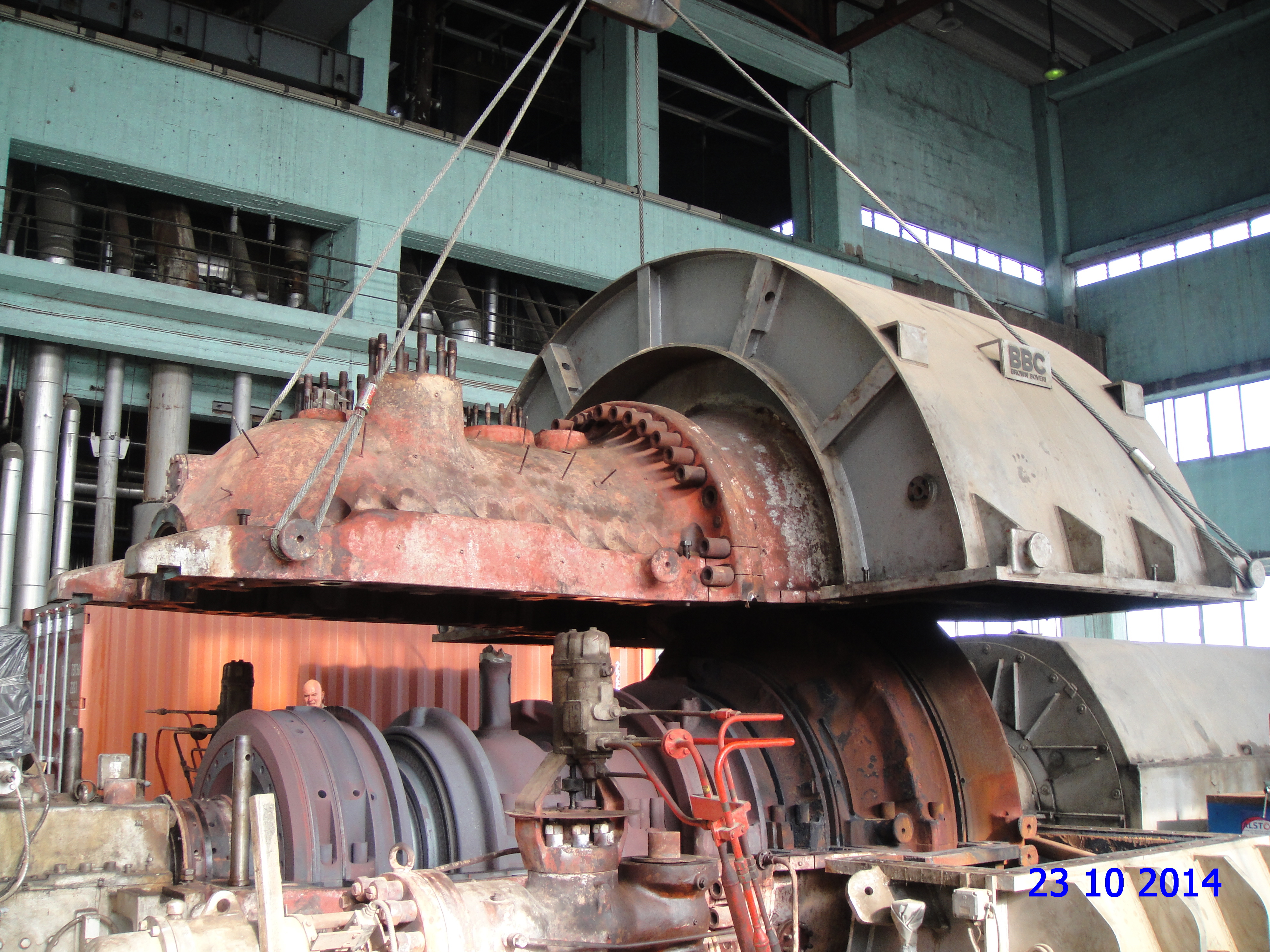 Reparation of Moving Blades of BBC Turbine of Unit No.4 in Jieh.